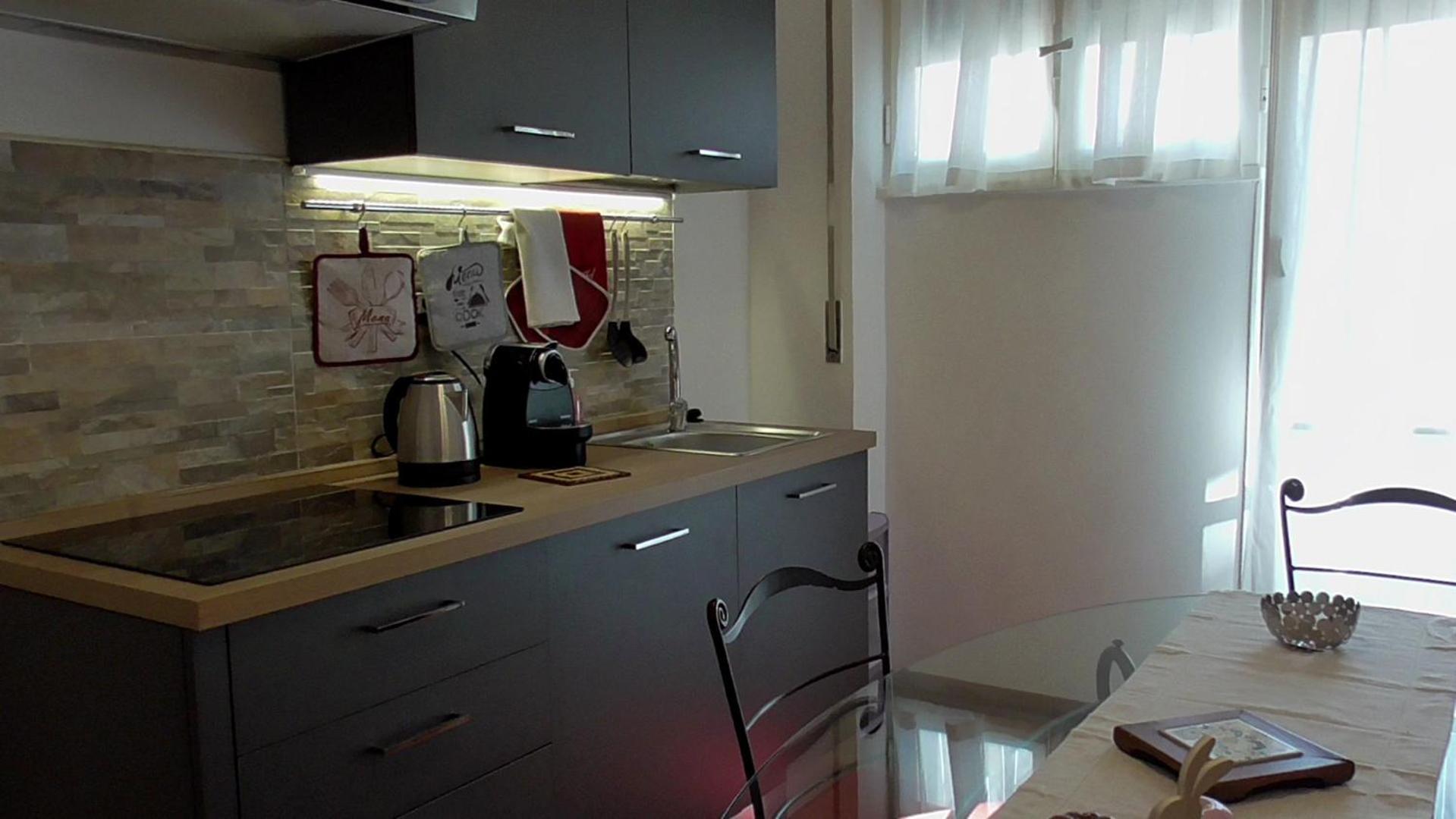 Italian Romance - A Fine In Apartment Rom