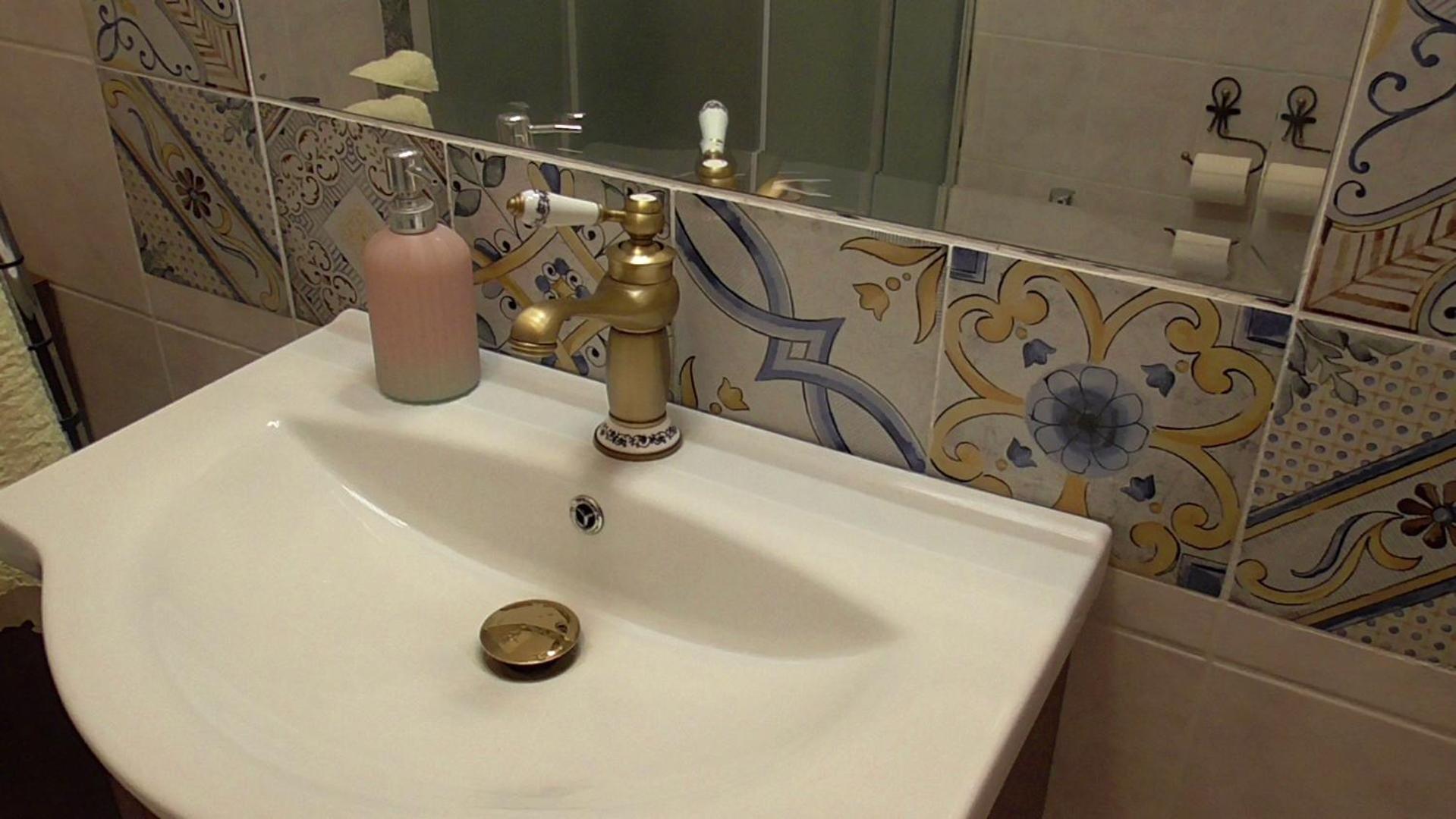 Italian Romance - A Fine In Apartment Rom
